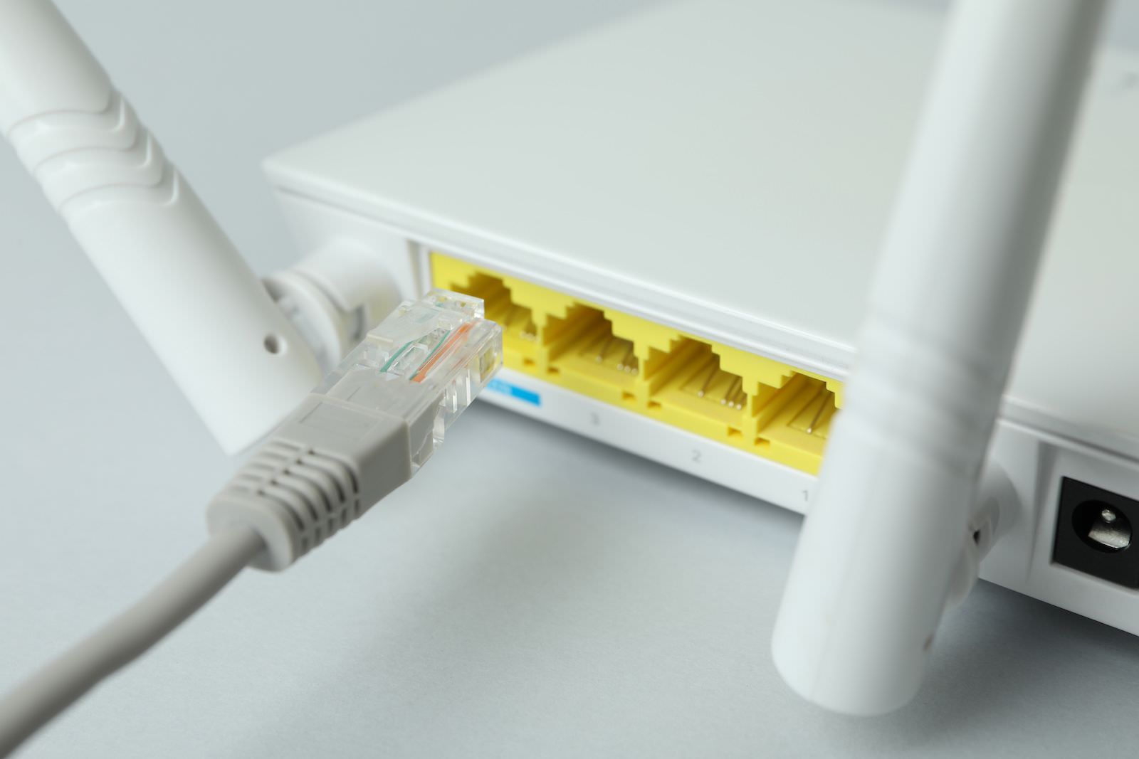 Wi-fi router connecting with a cable